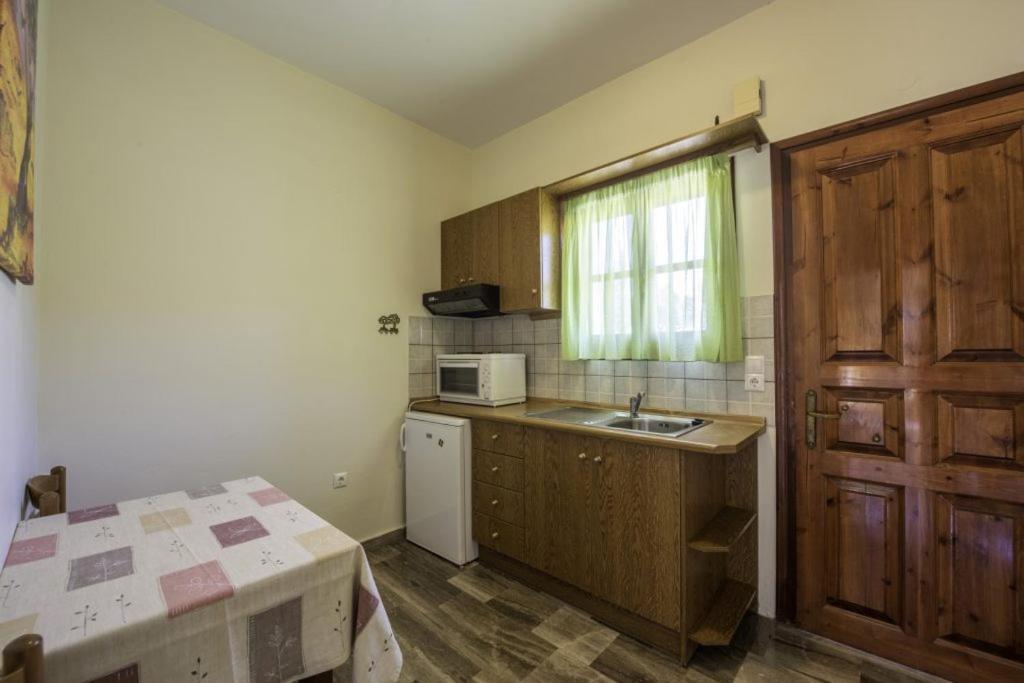 Miltiadis Apartments Spiti Miltiadis Agios Georgios Pagon Esterno foto