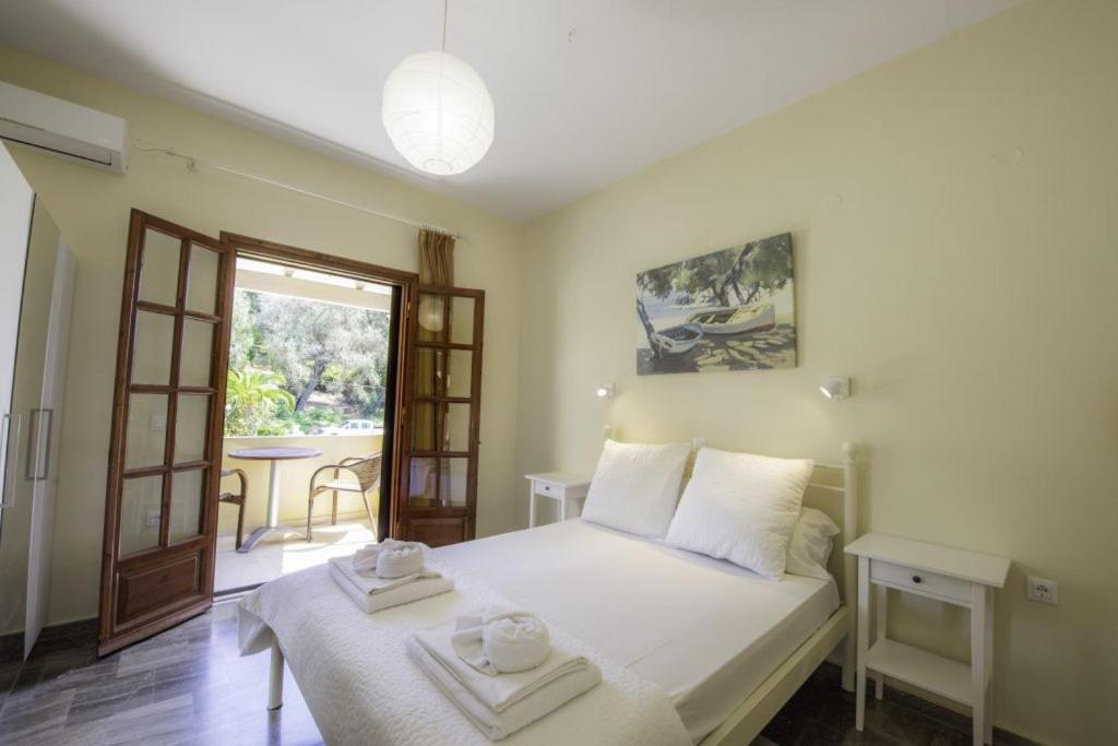 Miltiadis Apartments Spiti Miltiadis Agios Georgios Pagon Esterno foto
